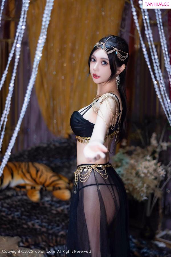 綺裡嘉 绮里嘉 [XiuRen]高清写真图 2025.03.14 No.10018 绮里嘉ula 黑丝美腿第4张图片
